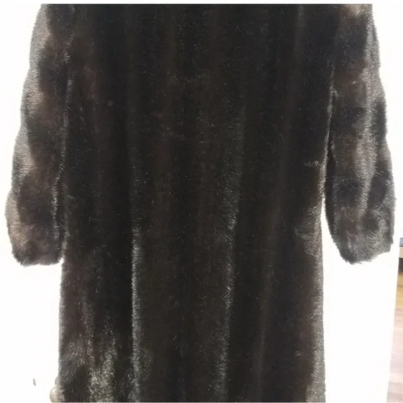 Elegant Black Fur Coat - Picture 5 of 5
